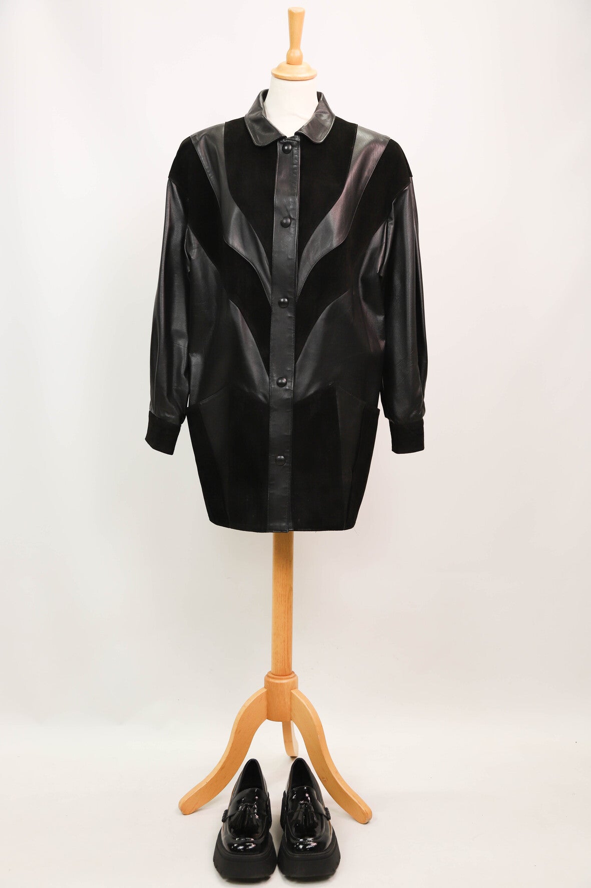 Veste noire en cuir et daim  Pelleteries Fourrures du Grand Noir Taille M - PEPITE !
