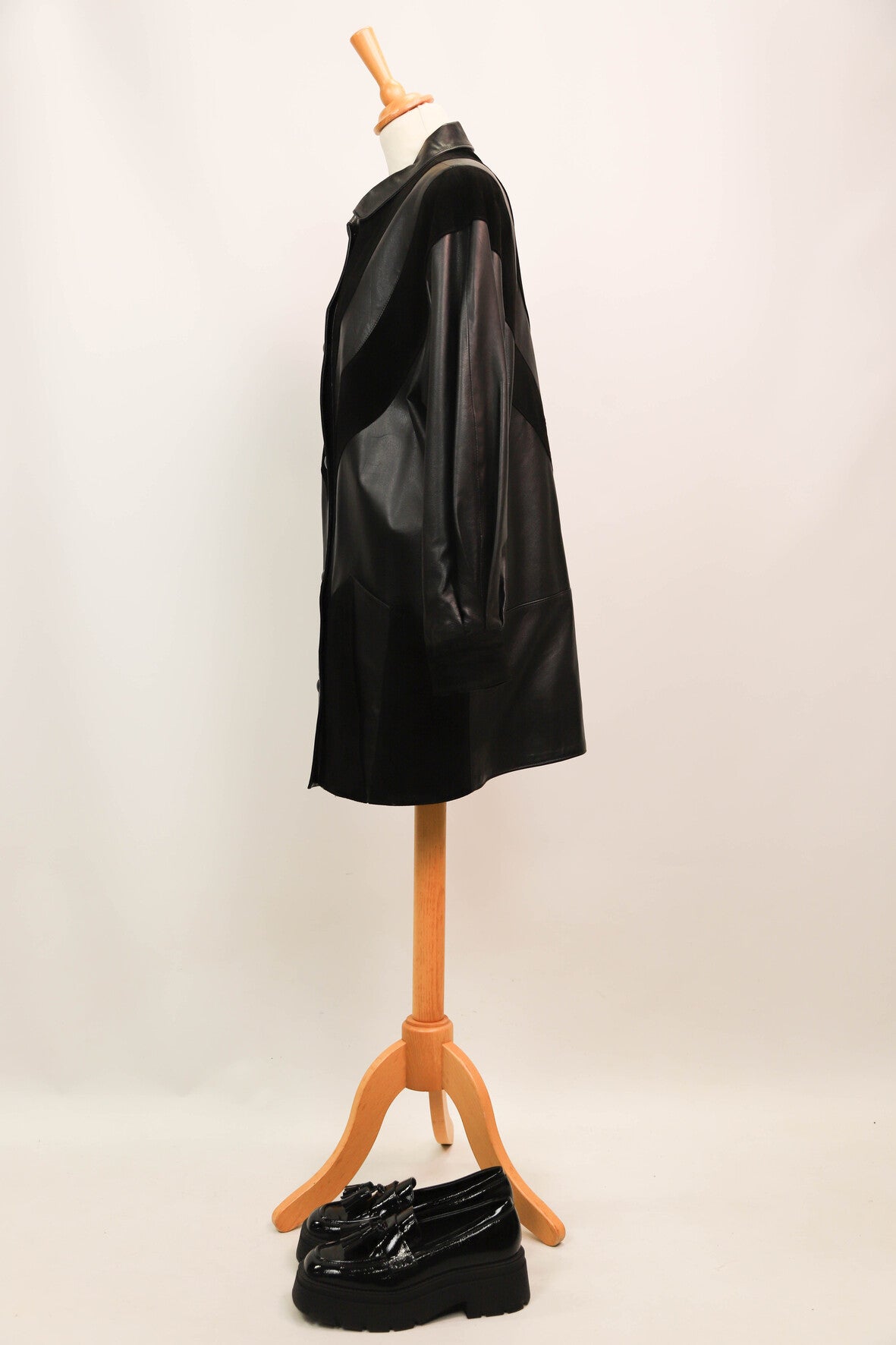 Veste noire en cuir et daim  Pelleteries Fourrures du Grand Noir Taille M - PEPITE !