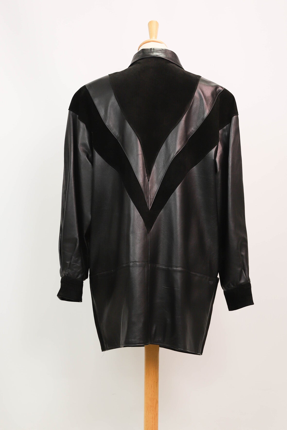 Veste noire en cuir et daim  Pelleteries Fourrures du Grand Noir Taille M - PEPITE !