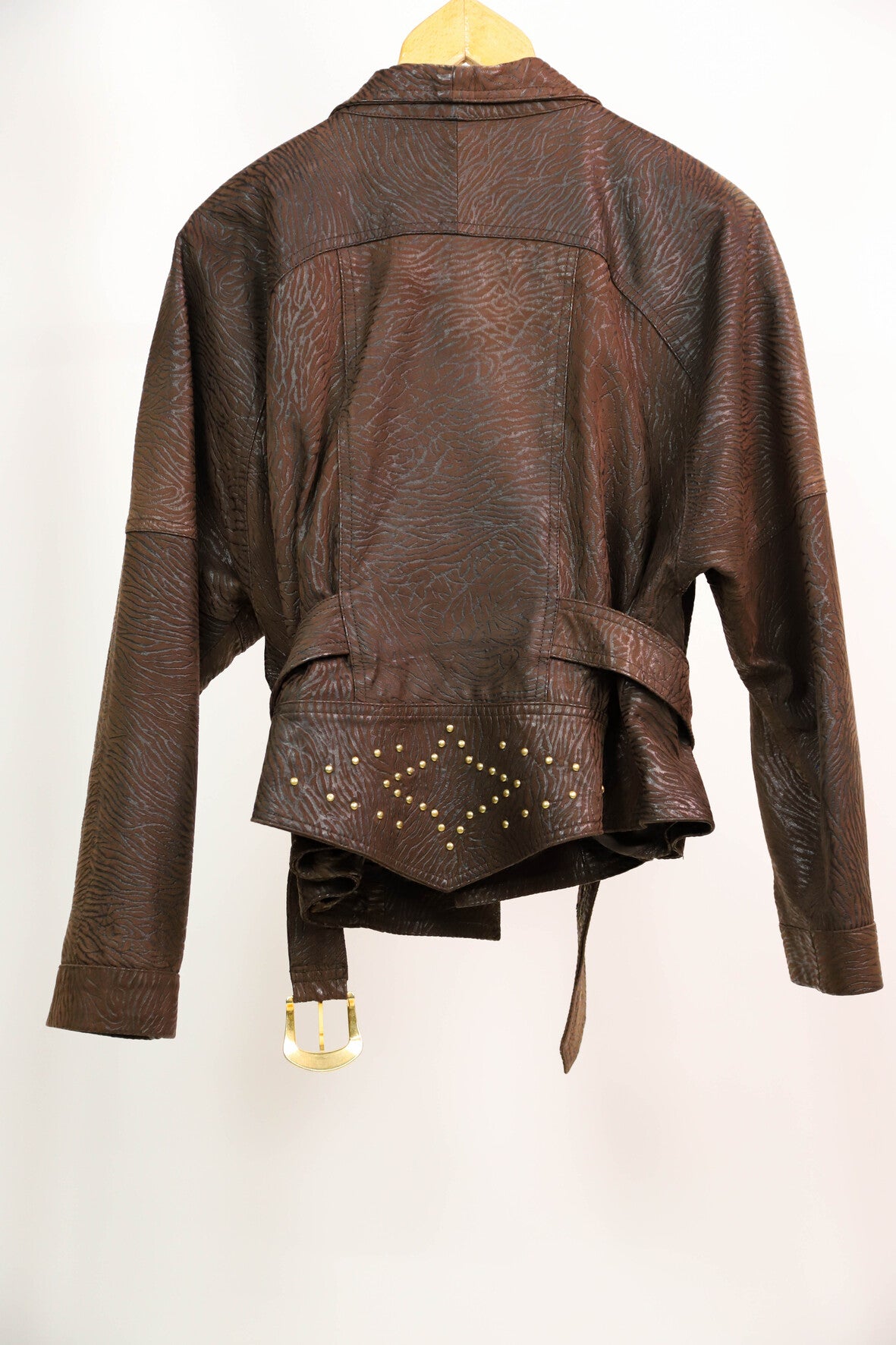 Veste marron en cuir, effet zébré en relief, clous dorés - Mieles Jomo Taille M