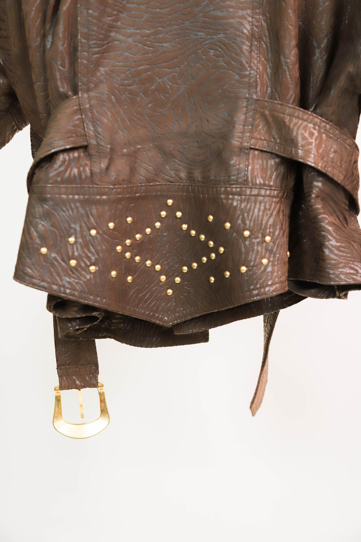 Veste marron en cuir, effet zébré en relief, clous dorés - Mieles Jomo Taille M