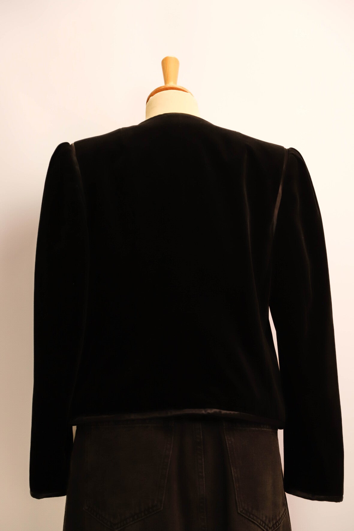 Veste en velours noire Louis Feraud Taille M