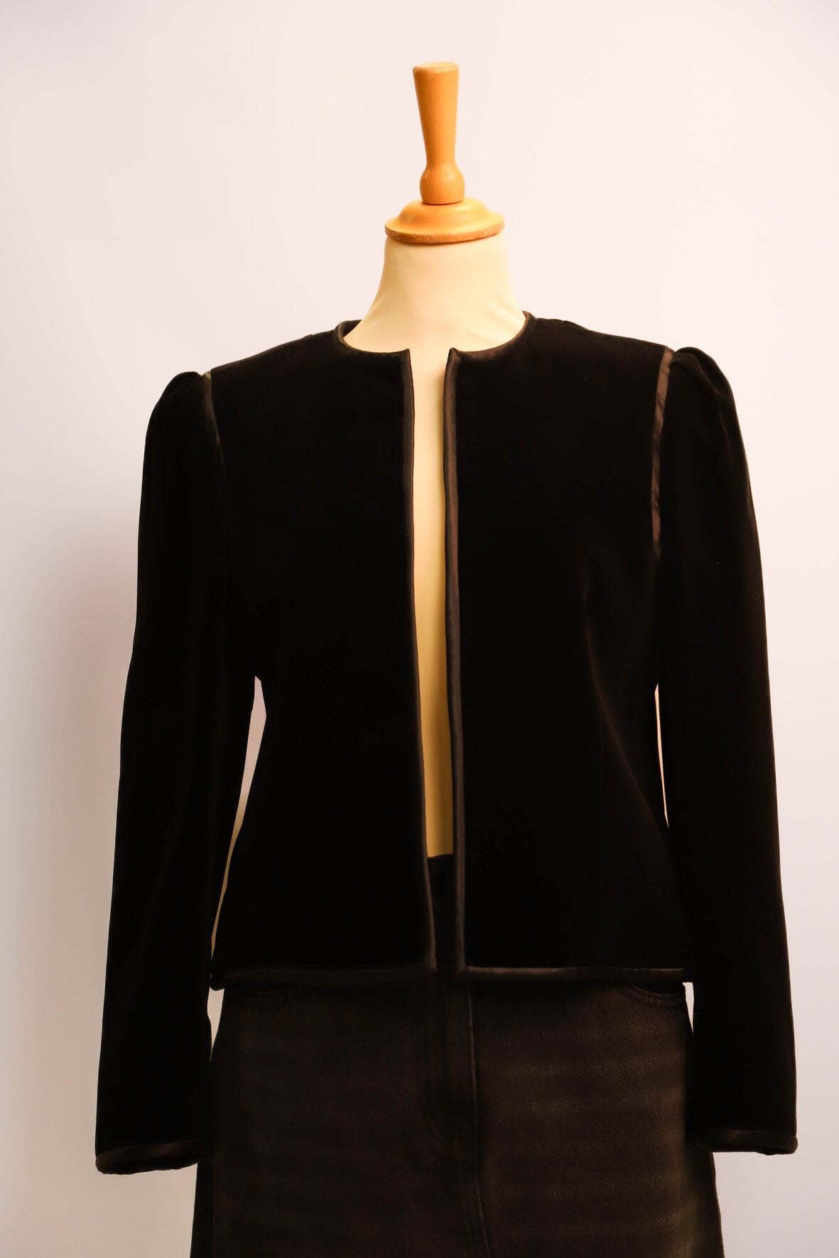 Veste en velours noire Louis Feraud Taille M