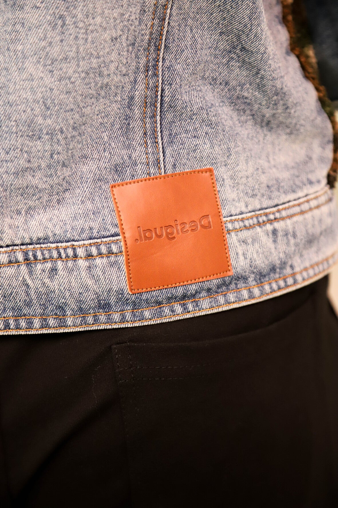 Veste bleue avec bouclettes camouflage et liserets sequins Desigual XL