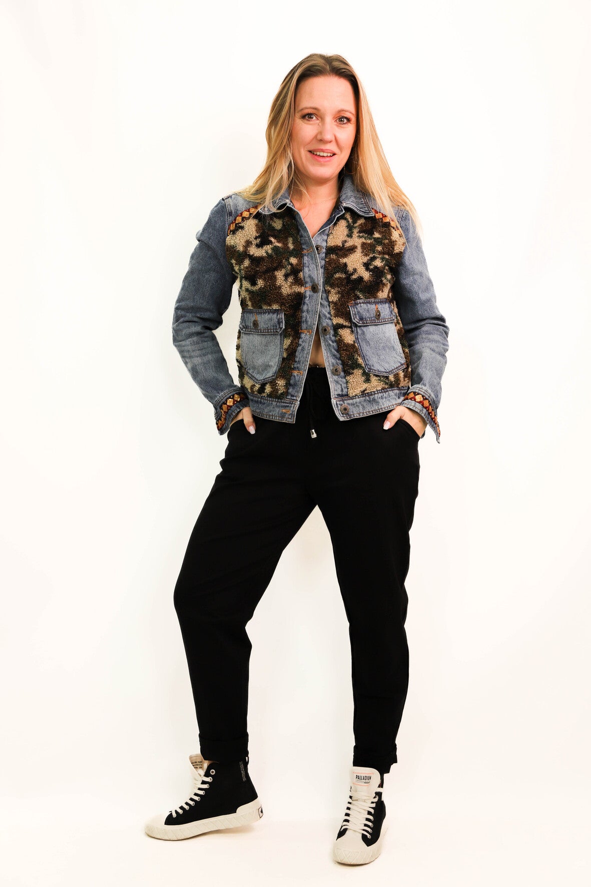 Veste bleue avec bouclettes camouflage et liserets sequins Desigual XL