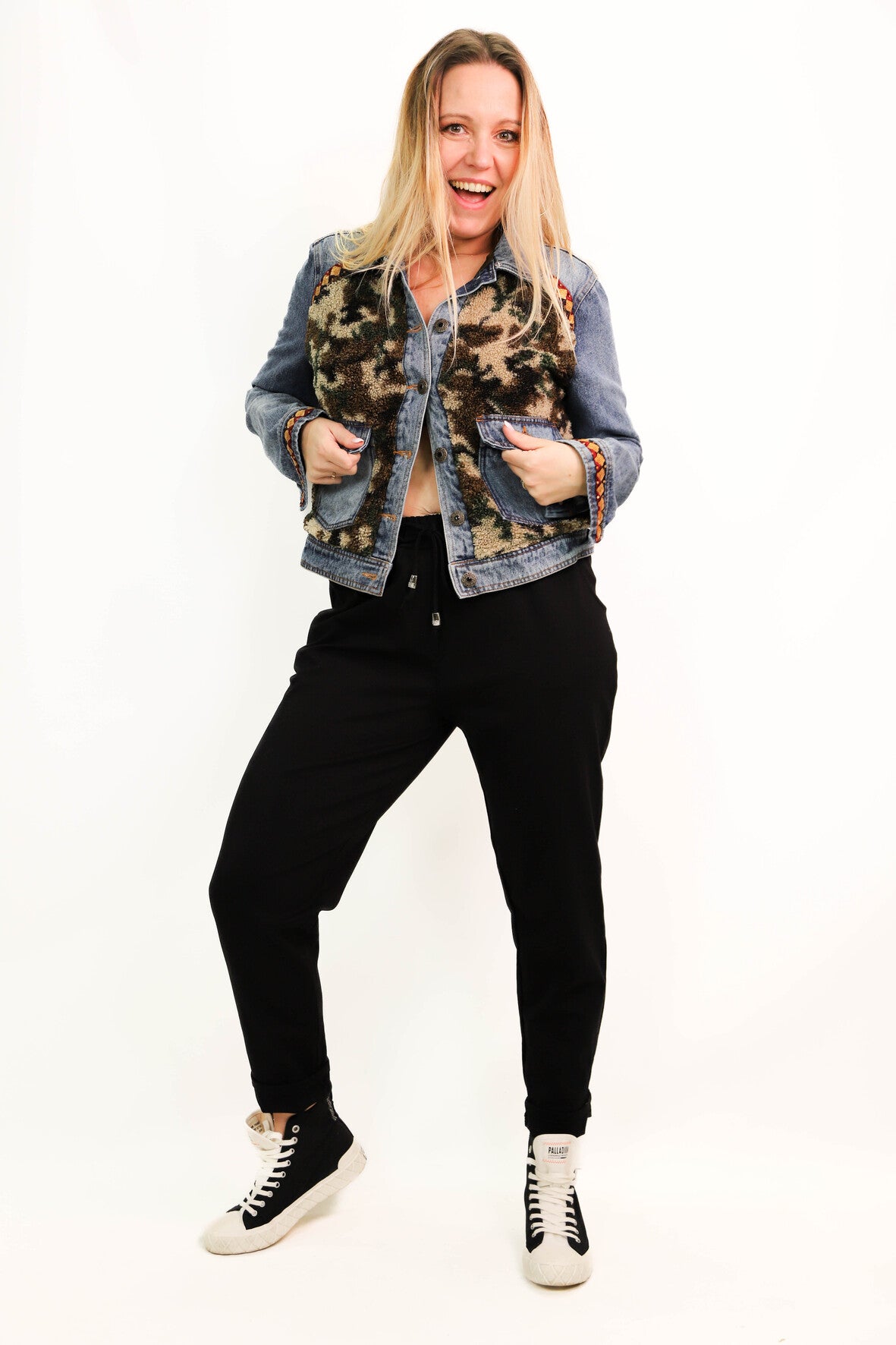 Veste bleue avec bouclettes camouflage et liserets sequins Desigual XL